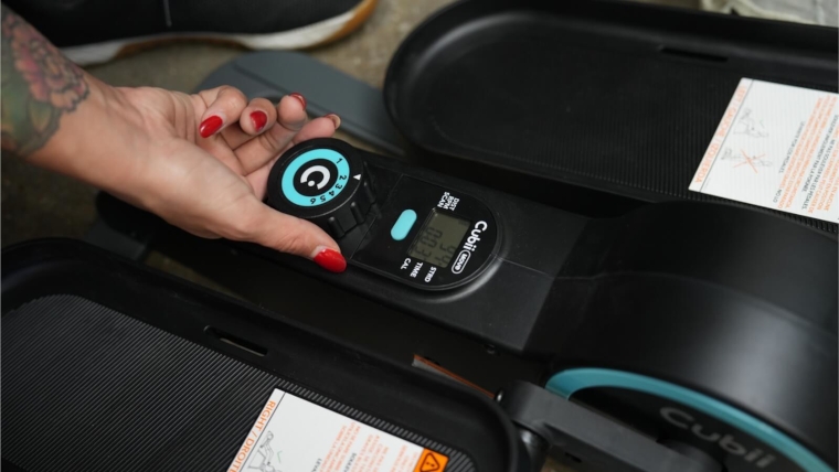 Adjusting the Cubii Move Under-Desk Elliptical.