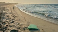 Nantucket residents outraged after debris from turbine washes ashore