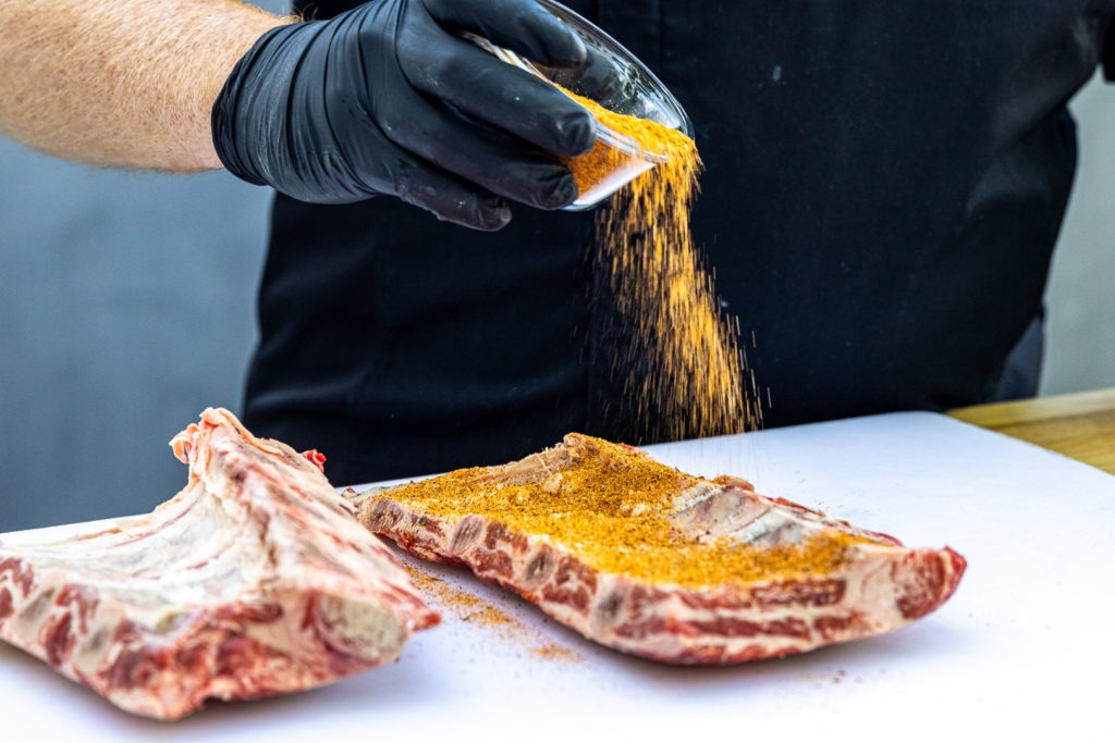 Applying rub to ribs