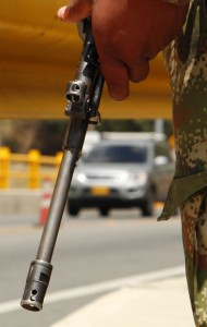 Más de mil soldados y policías, incluidas dos compañías contraguerrilla, vigilan la Panamericana. 