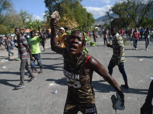 Foto: Hector Retamal/AFP/Getty Images. Tomada de CNN - In pictures: Unrest in Haiti (February 21, 2019) (https://edition.cnn.com/2019/02/21/americas/gallery/haiti-unrest/index.html)
