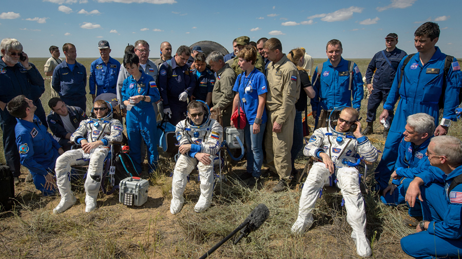 Expedition 47 Lands in Kazakhstan