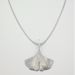 Collier de ginkgo en argent