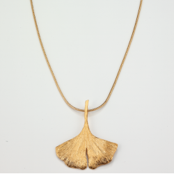 Collier de ginkgo en argent, plaqué or