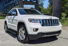 No Reserve: 417-Mile 2011 Jeep Grand Cherokee Overland 4×4