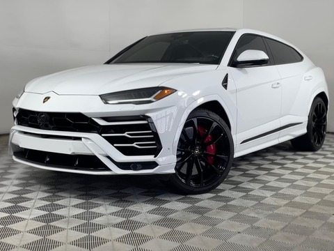 2022 Lamborghini Urus.