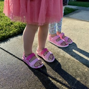 My 3yo loves these sandals!