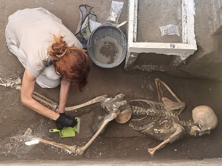 Archeologists discovered the remains of a man and a woman during the recent excavations of Region IX, Insula 10 in Pompeii.