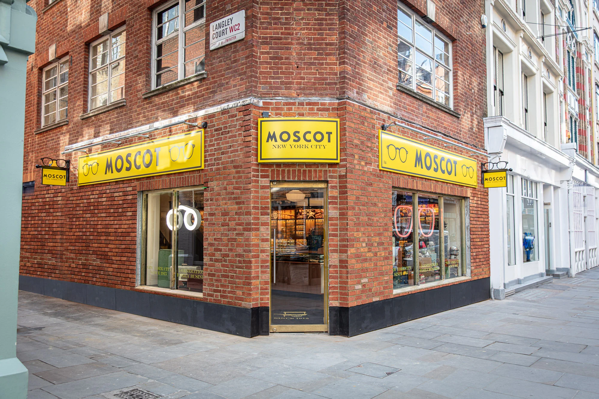 The MOSCOT Covent Garden Shop exterior