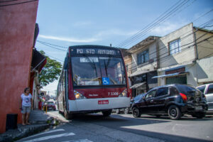Demora e desvios em linhas prejudicam passageiros do Jardim São Luís