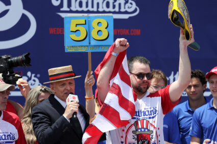 Competitive eaters vie for Nathan's hot dog eating contest victory