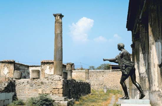 Pompeii: Temple of Apollo