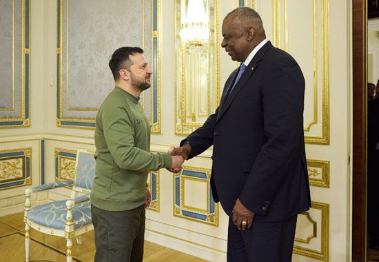 Volodymyr Zelensky and Lloyd Austin