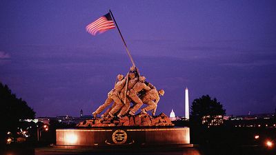 Marine Corps War Memorial Arlington, VA. Iwo Jima Memorial. By Felix W. de Weldon based on Joe Rosenthal news photo of afternoon flag raising Feb. 23, 1945 WWII World War II. Hompepage blog 2009, history and society, memorial day veterans day 4th of July