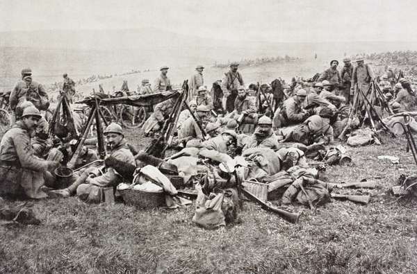 French soldiers resting behind the front during the Battle of Verdun during the First World War From L&#39;Illustration, 1916