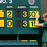 Changing the points on the scoreboard at the Wimbledon Tennis Championships, 2009. (England, sports)