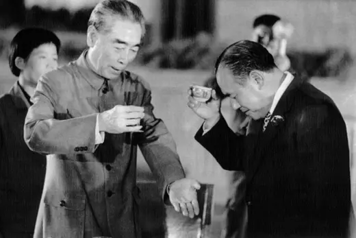 Japanese Prime Minister Kakuei Tanaka and Chinese Premier Zhou Enlai toast to reconciliation on September 28, 1972.