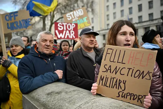 Protestors hold signs supporting Ukraine and calling for sanctions on Russia