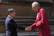 japanese emperor visits late queen's tomb 