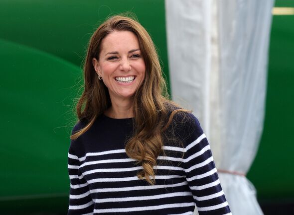 kate-middleton-trainers- 25-fans-walk-miles-no-aching-feet