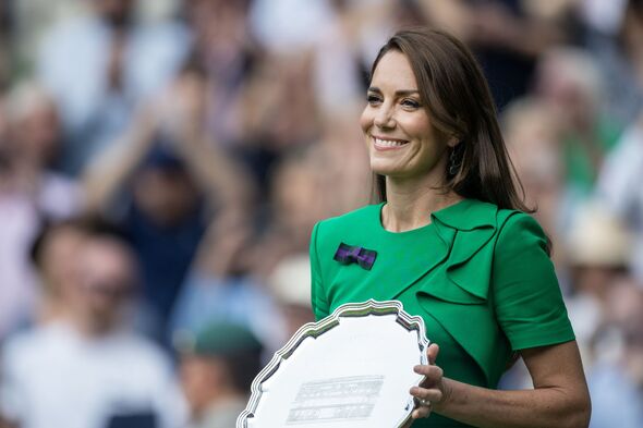 Princess Kate holding Wimbledon trophy