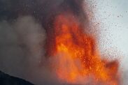 mount etna Stromboli erupts italy travel chaos flights 