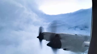 Plane flies into the eye of Hurricane Beryl