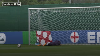 Jordan Pickford takes painful blow to the face at England training 