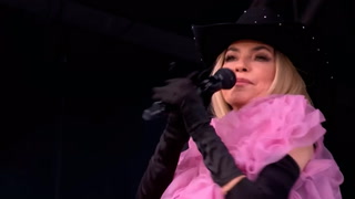 Watch: Shania Twain opens Glastonbury Legends Slot with classic hit