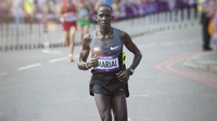 Guor Mading Maker is seen running in the men's marathon at the London Olympics in this screenshot from the film "Runner." (C)Bill Gallagher