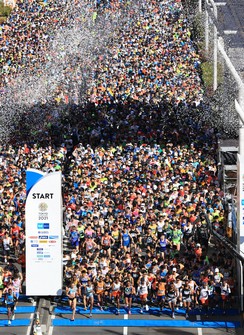 Tokyo Marathon participants start running in front of the Tokyo Metropolitan Government building in the capital's Shinjuku Ward on March 6, 2022. (Pool photo)