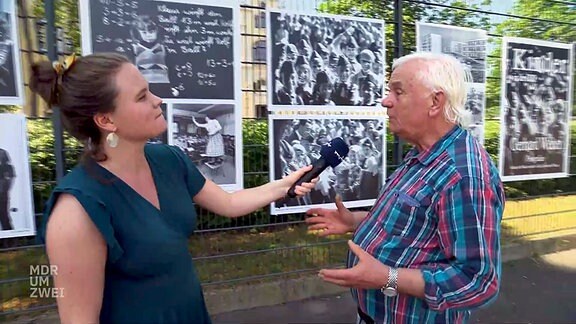 Reporterin Pauline Vestering im Gespräch mit dem Fotogrrafen Gerhard Weber