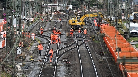 Bauarbeiten finden an der Bahnstrecke in Biblis statt