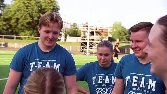 Die Cheerleader der American-Football-Mannschaft Dresden Monarchs beim Training.