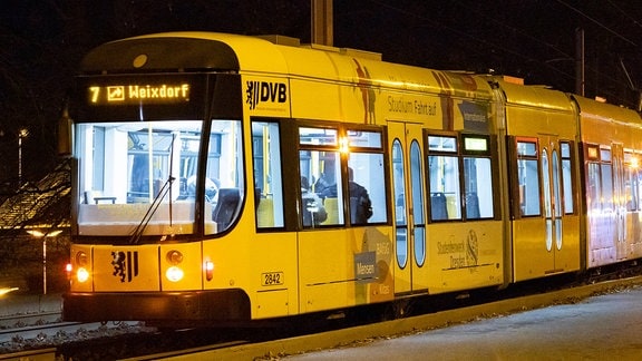 Straßenbahn der Linie 7 der Dresdner Verkehrsbetriebe