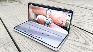 Flex Mode on the Galaxy Z Fold 5