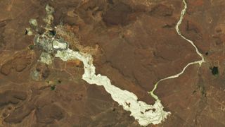 A close-up of the trail of dried tailings (click right to see what it looked like before).