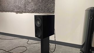 KEF Reference 1 Meta in black