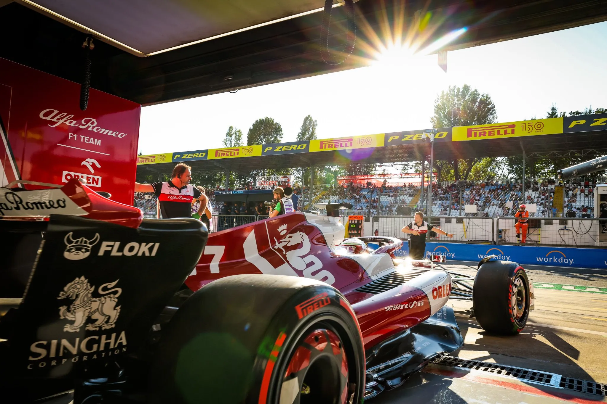 A Floki ad on a Formula 1 car.