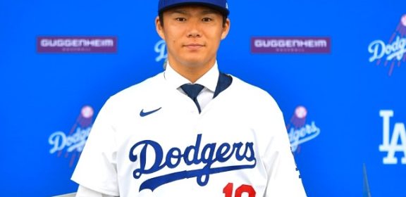 Yoshinobu Yamamoto - Fantasy Baseball Rankings, Draft Sleepers, MLB Prospects