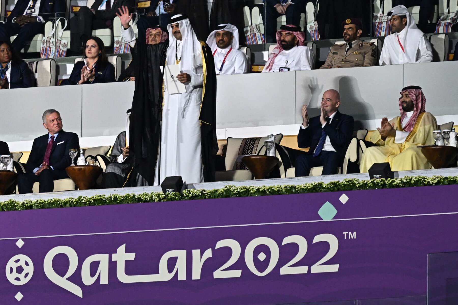 Sheikh Hamad Bin Khalifa Al Thani (standing) next to Gianni Infantino and Mohammed bin Salman (Photo: Getty Images)