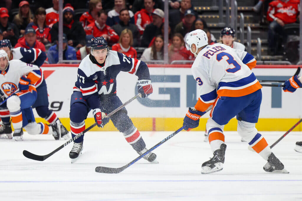 Capitals' T.J. Oshie wears neck guard during game vs. Islanders