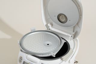 Inside the Zojirushi Neuro Fuzzy NS-ZCC10 rice cooker