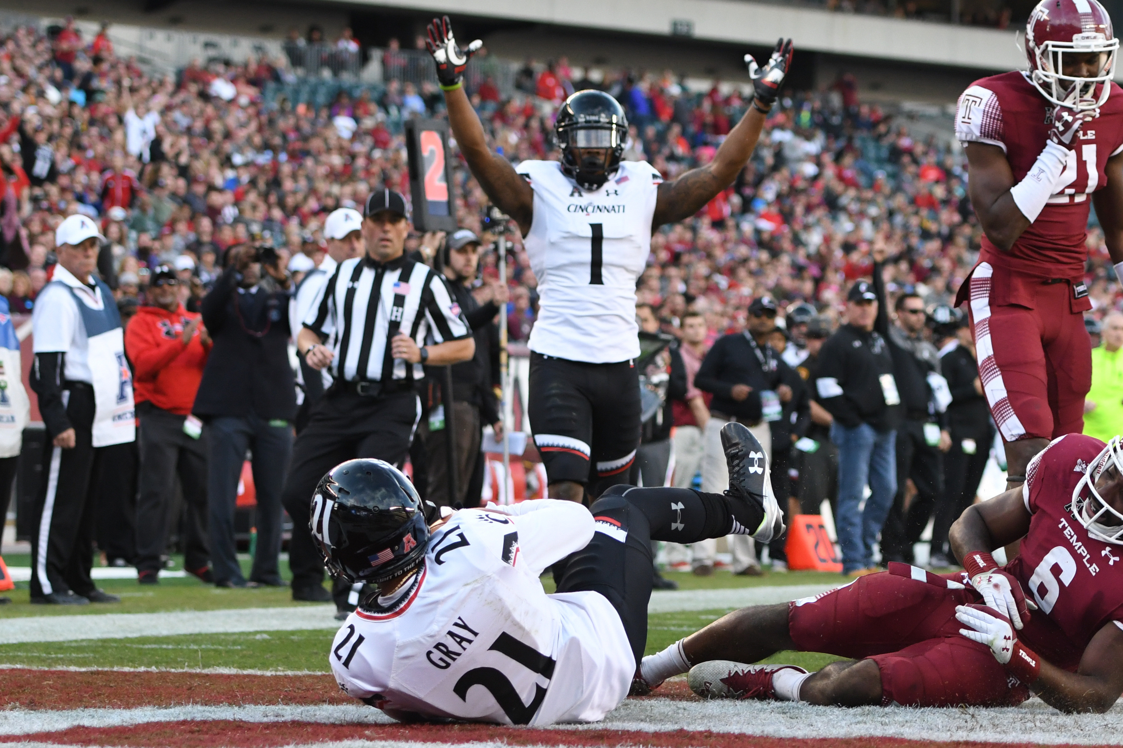 NCAA FOOTBALL: OCT 29 Cincinnati at Temple