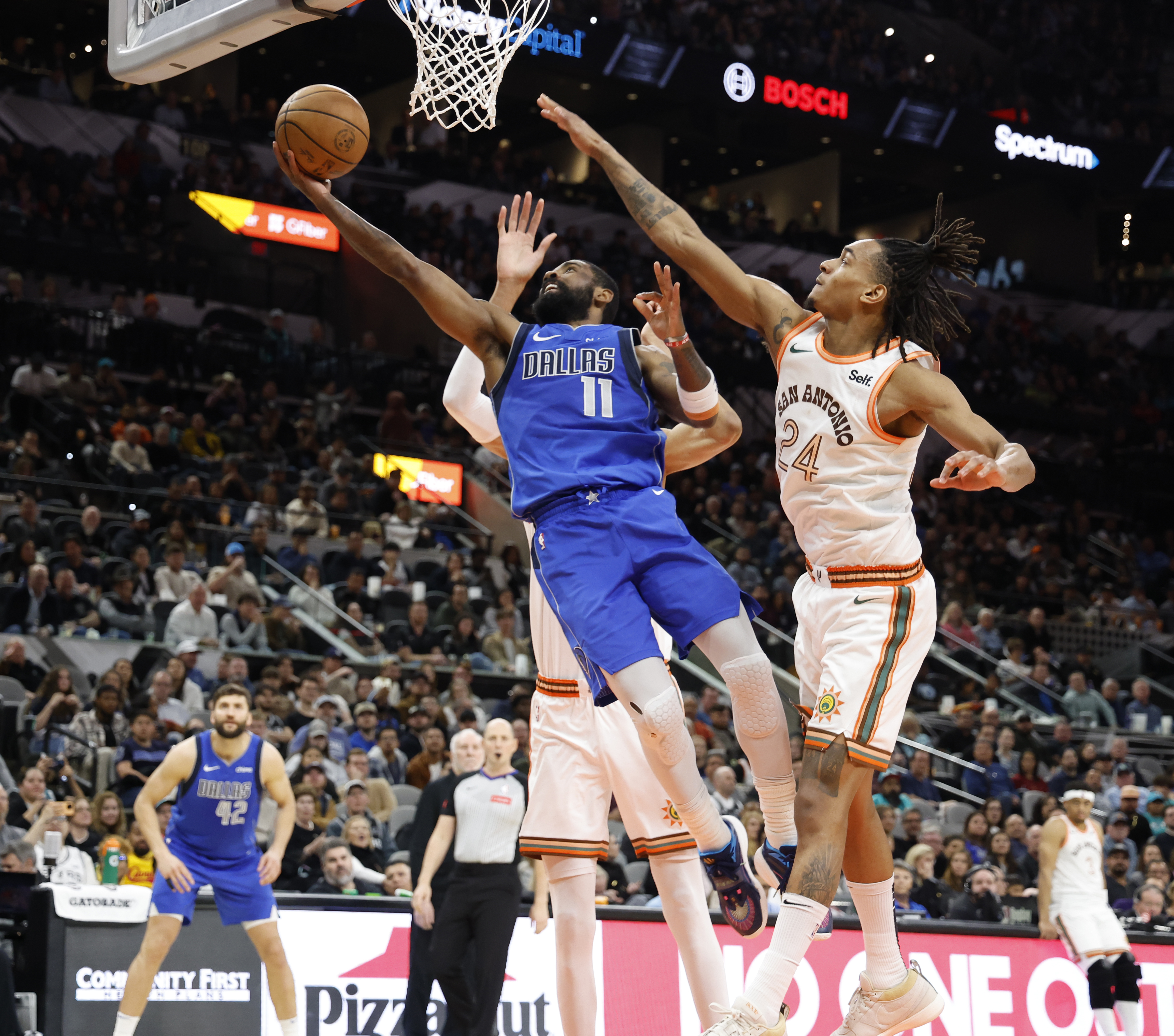 Dallas Mavericks v San Antonio Spurs