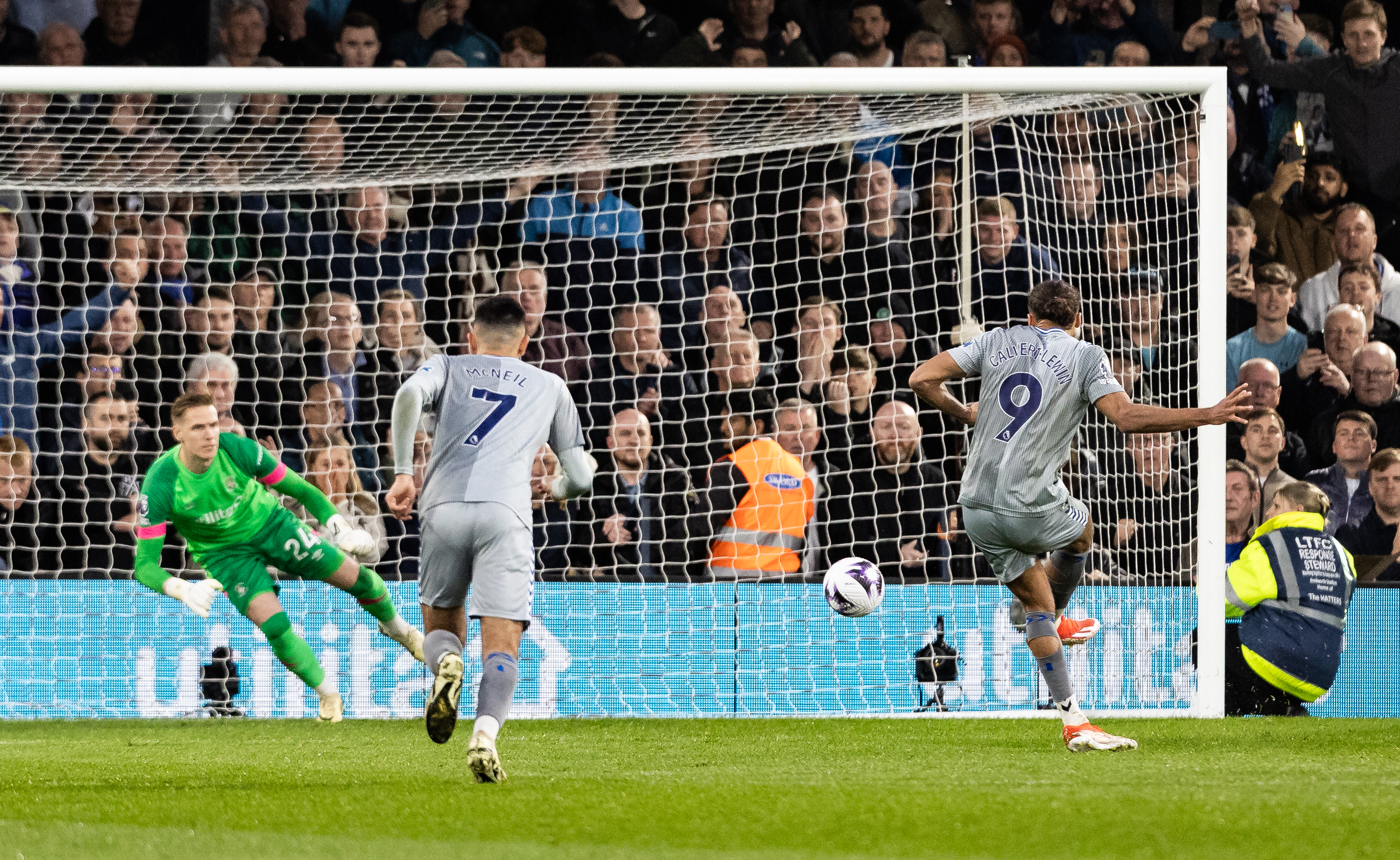 Luton Town v Everton FC - Premier League