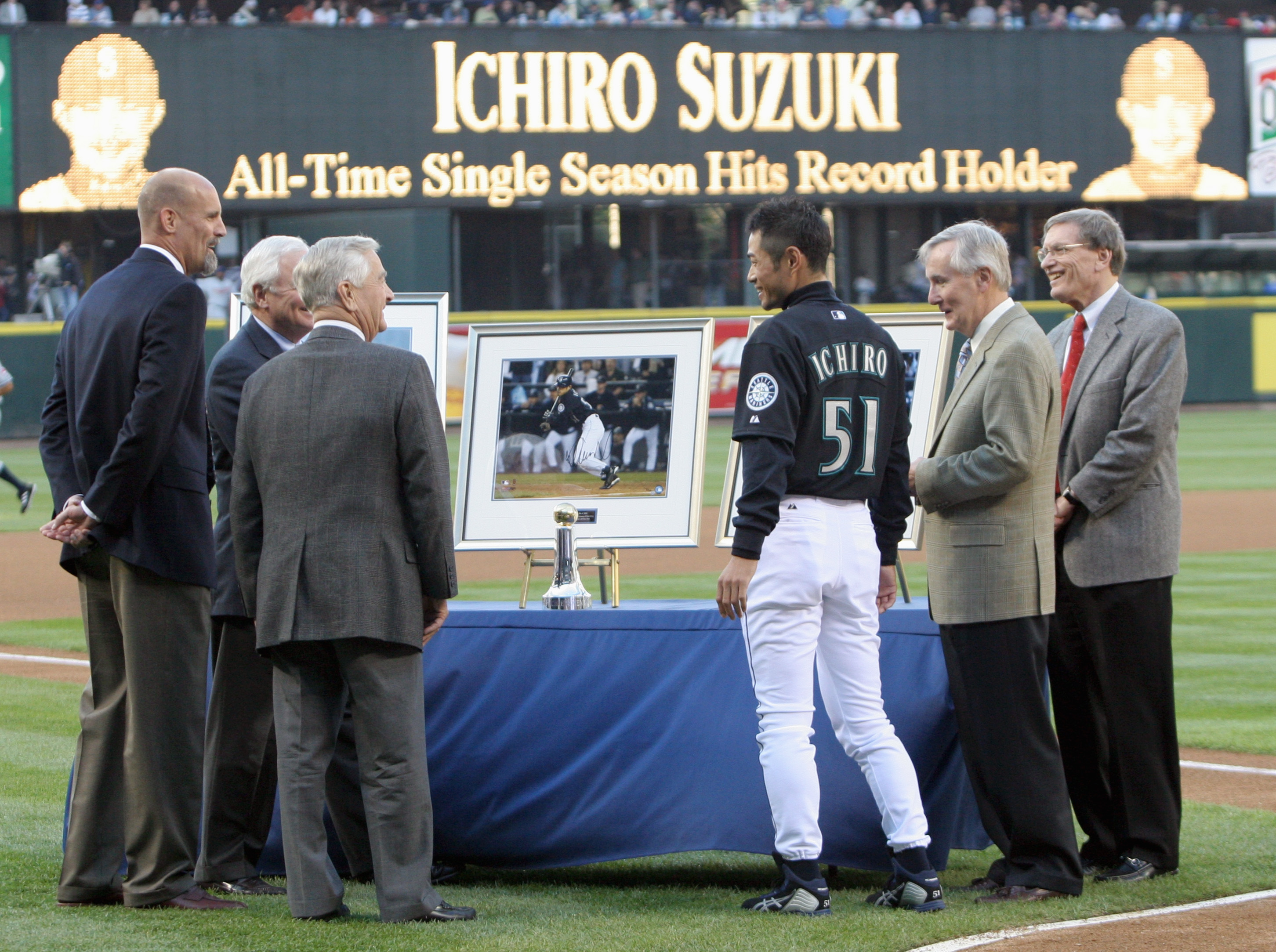 Cleveland Indians v Seattle Mariners