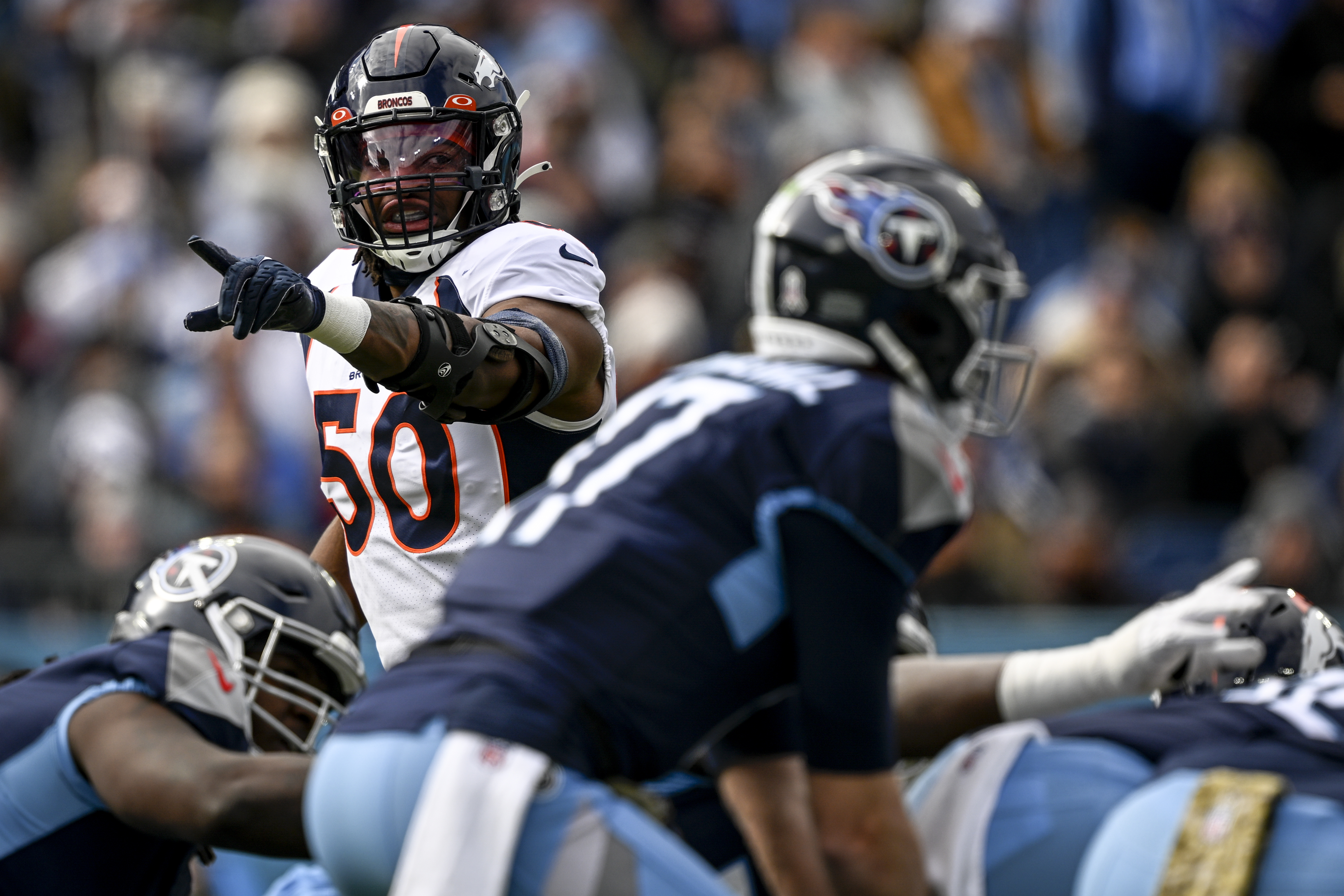 DENVER BRONCOS VS TENNESSEE TITANS, NFL