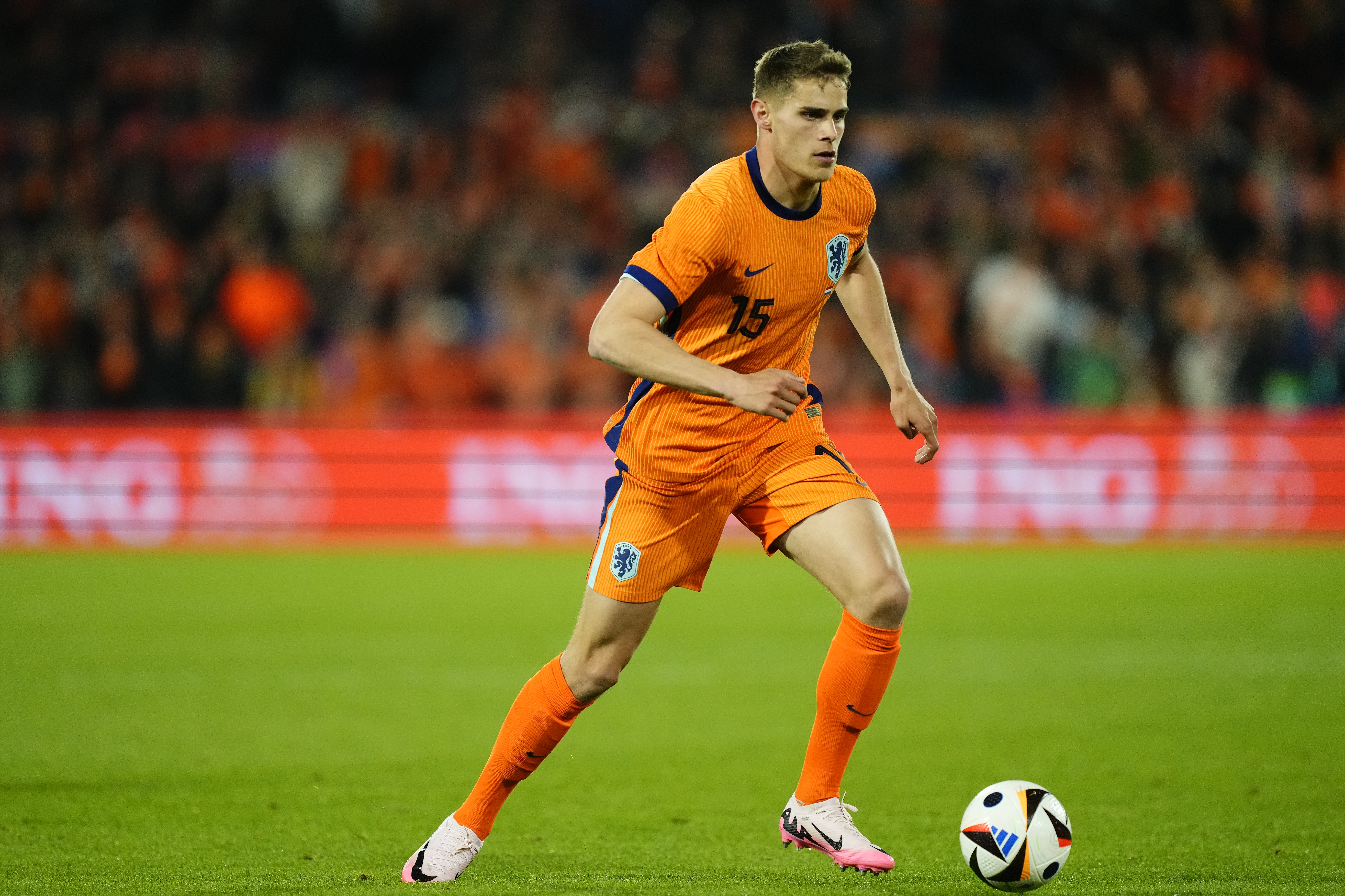 Netherlands v Iceland - International Friendly