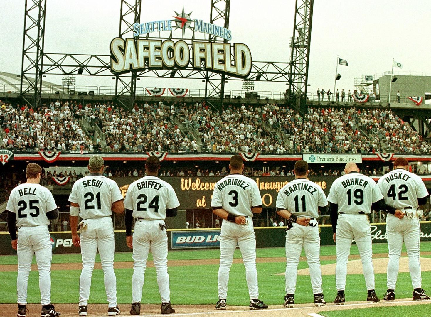 The Seattle Mariners line up for the national anth